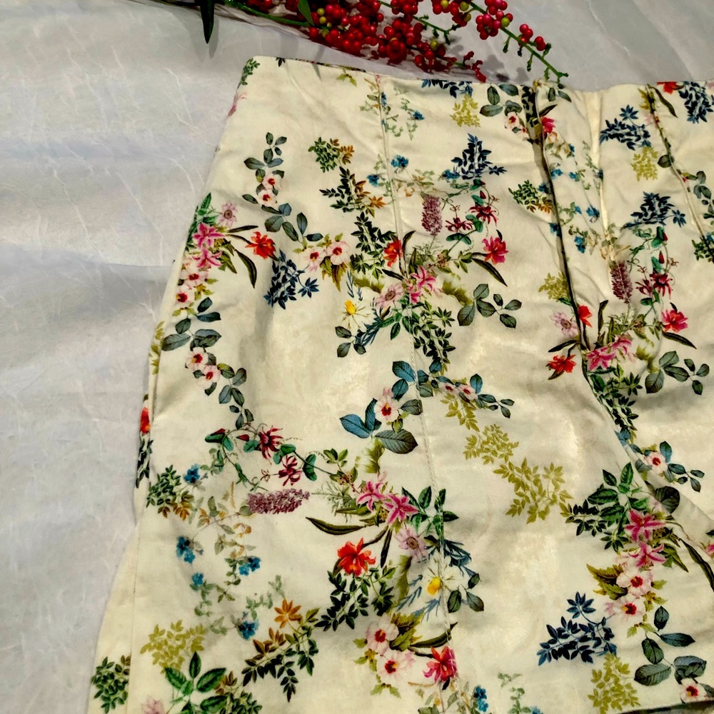 Boho floral cream shorts
